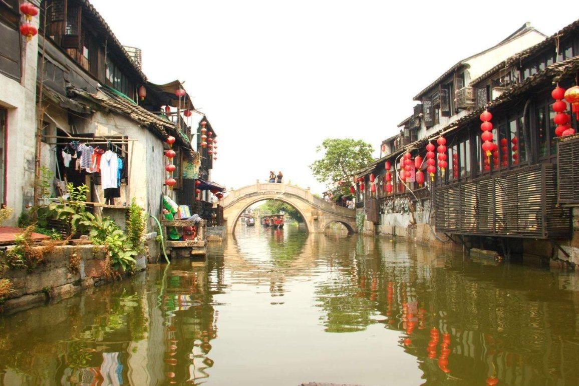 笑脸球的冒险之旅
